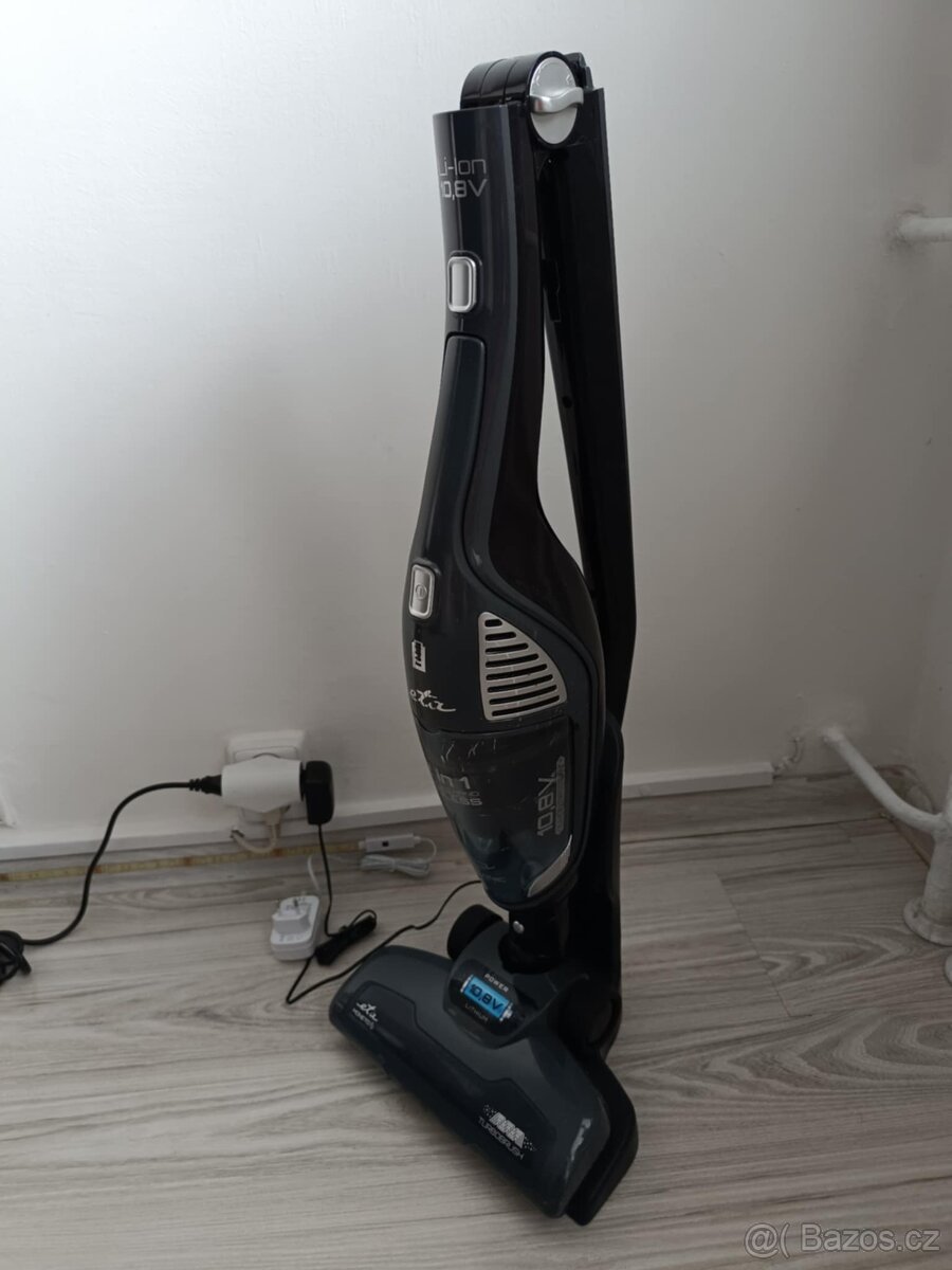 Tyčový vysavač ETA - 8