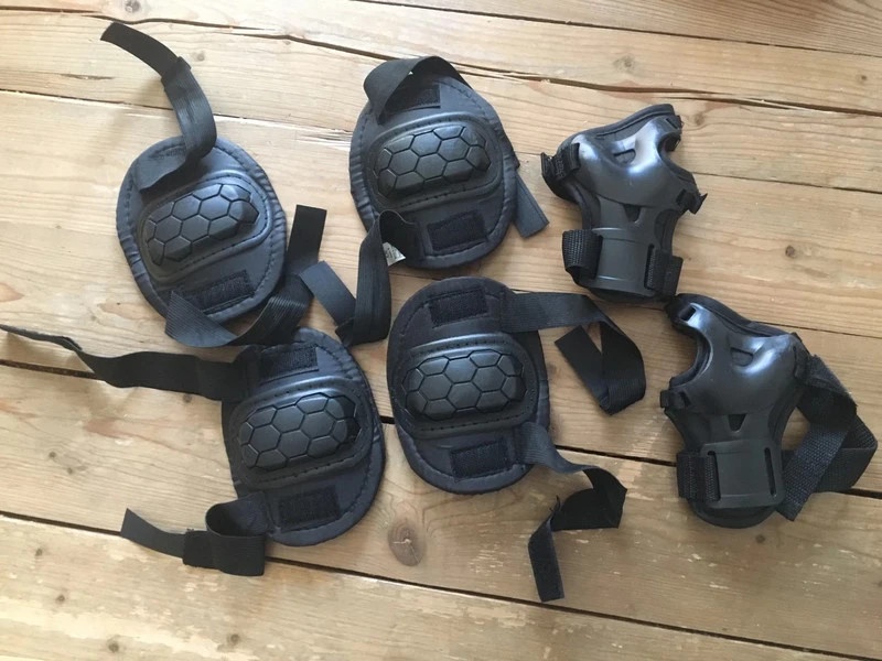 Kolečkové brusle TRULY + chrániče - 8