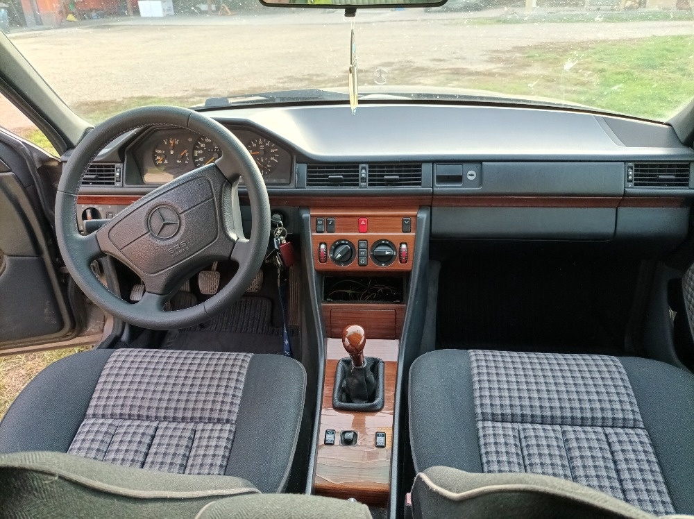 Mercedes E250D W124 1 majitel v CZ - 8