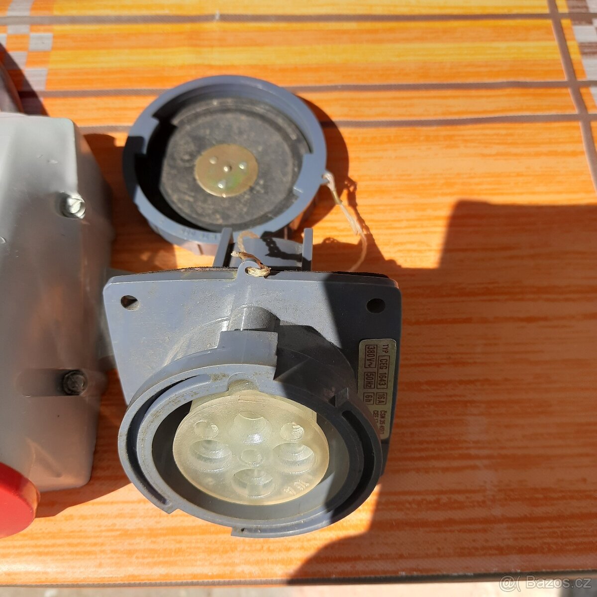 Prodám vidlice a zásuvky 380V - 8