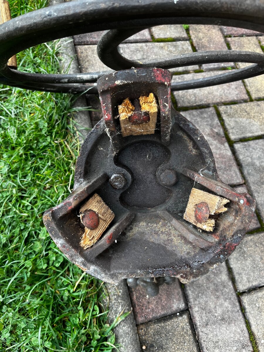 Starožitný ruční mlýn, mlýnek - 8