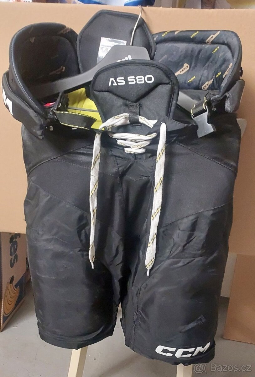 Hokejové brusle, chrániče, kalhoty, rukavice - 8