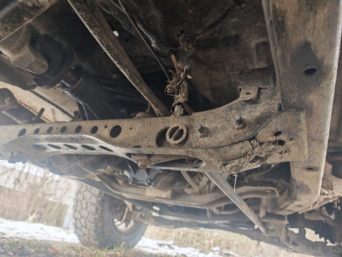 Predám/ vymením Nissan Navara D21 2.7 TD - 8