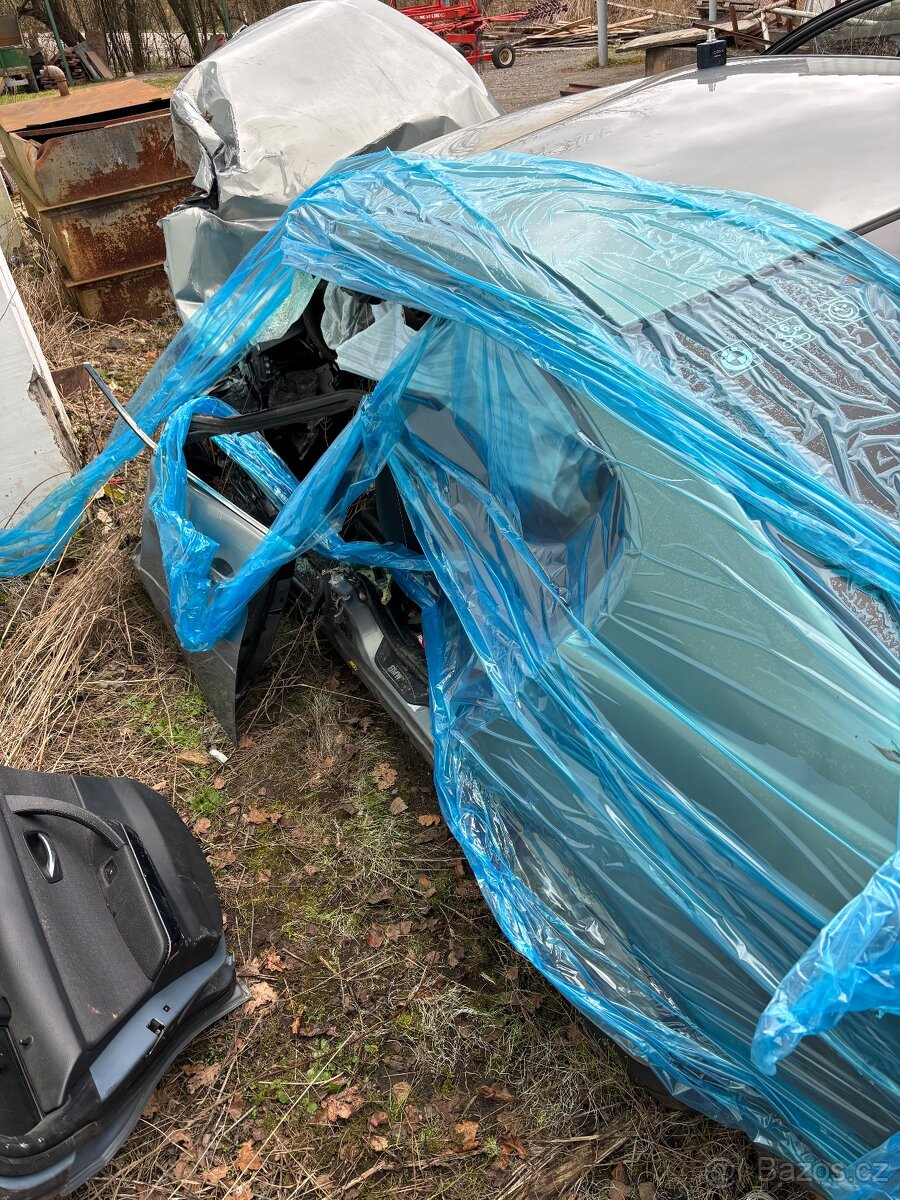 BMW E90 325i bourané ND - 8