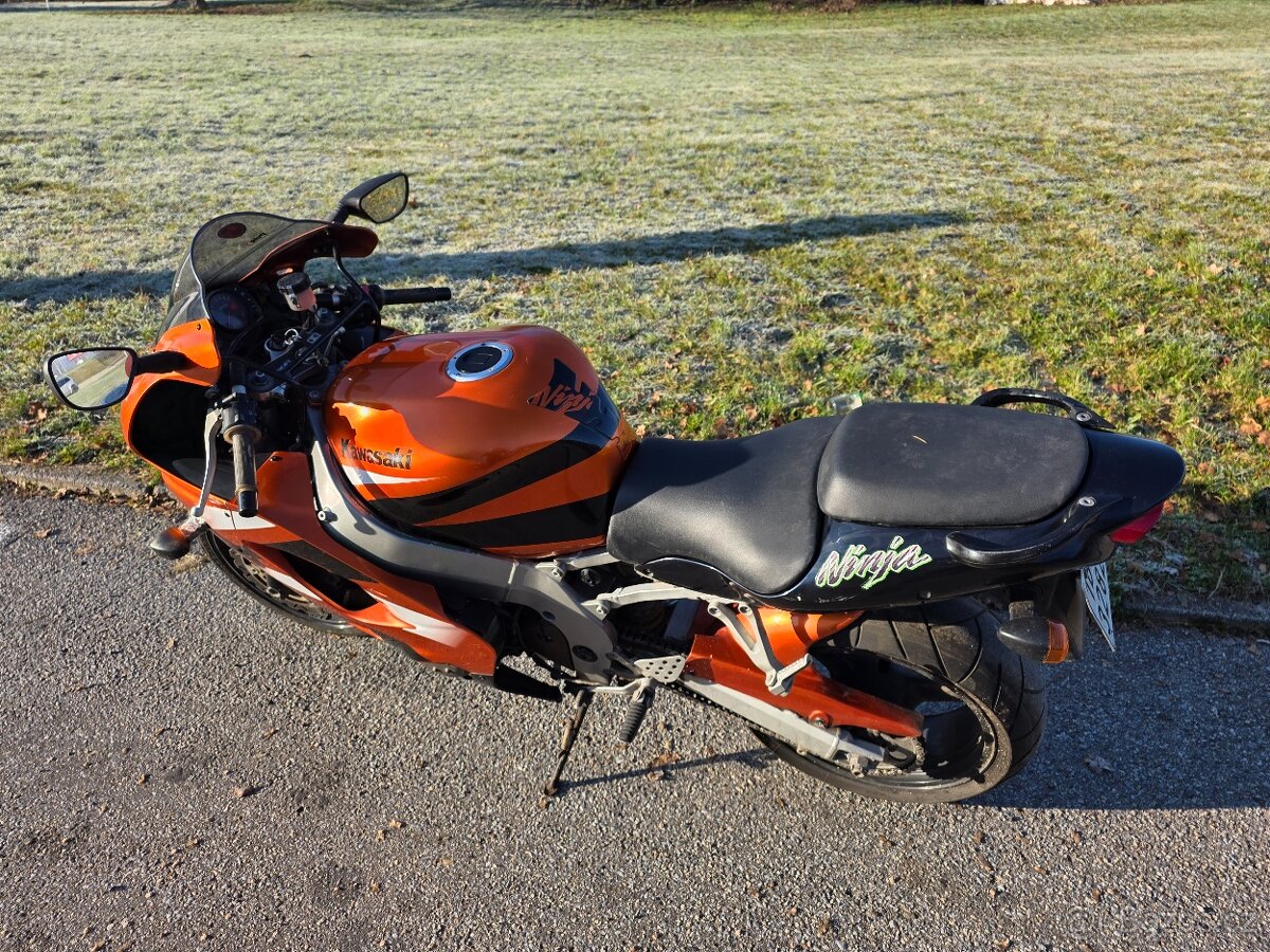 Kawasaki ZX9R - 8