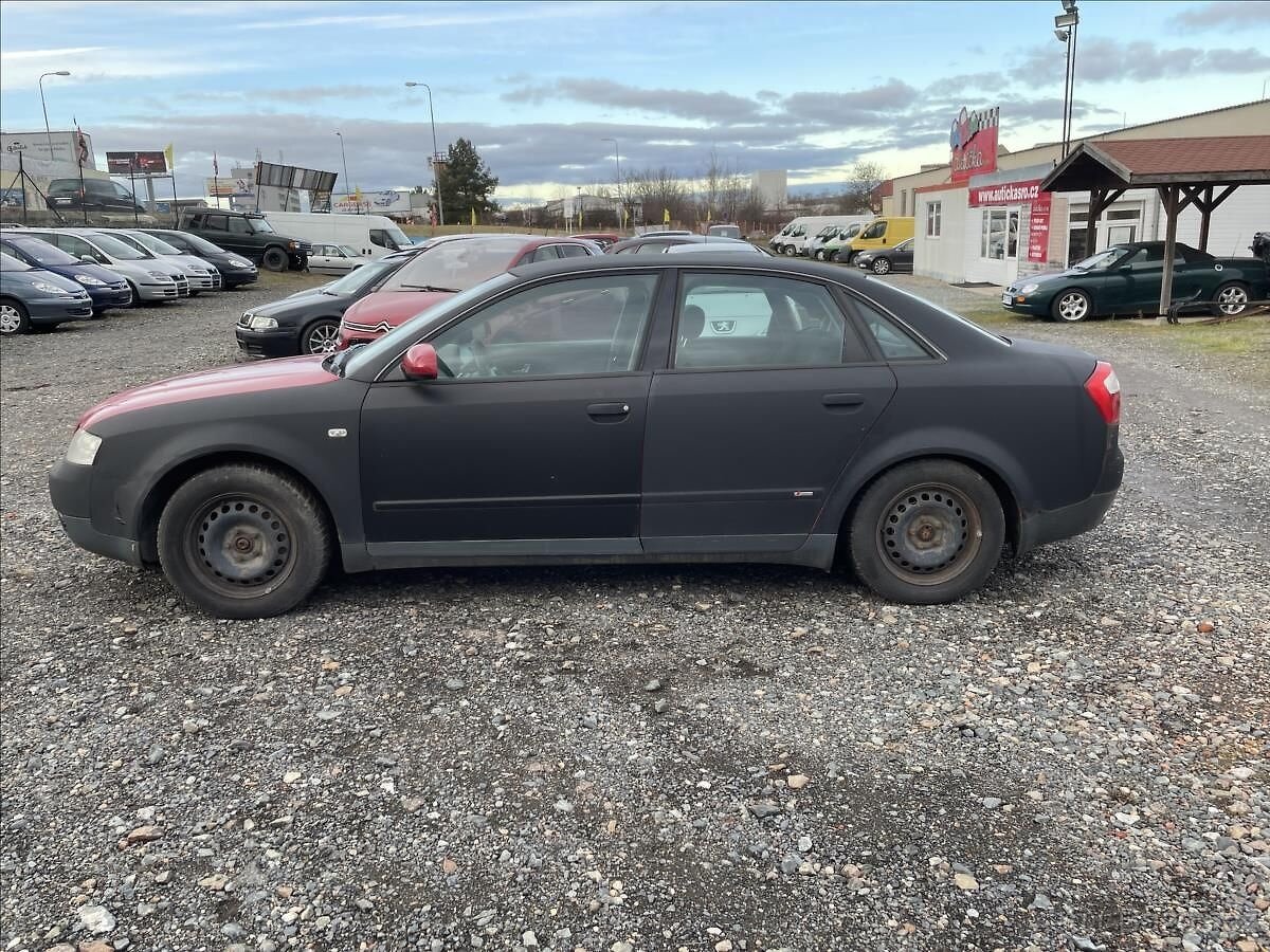 Audi A4 2,0 i "DIGI KLIMA"NOVÉ BRZDY - 8