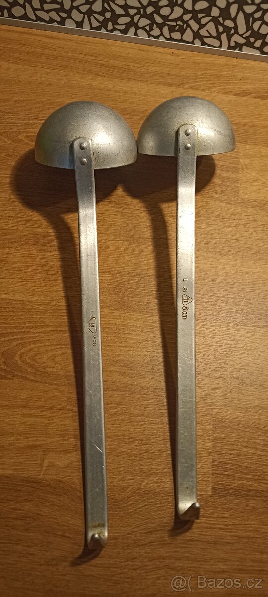 Hliníkové bandasky, svačinová dóza, naberačky - 8