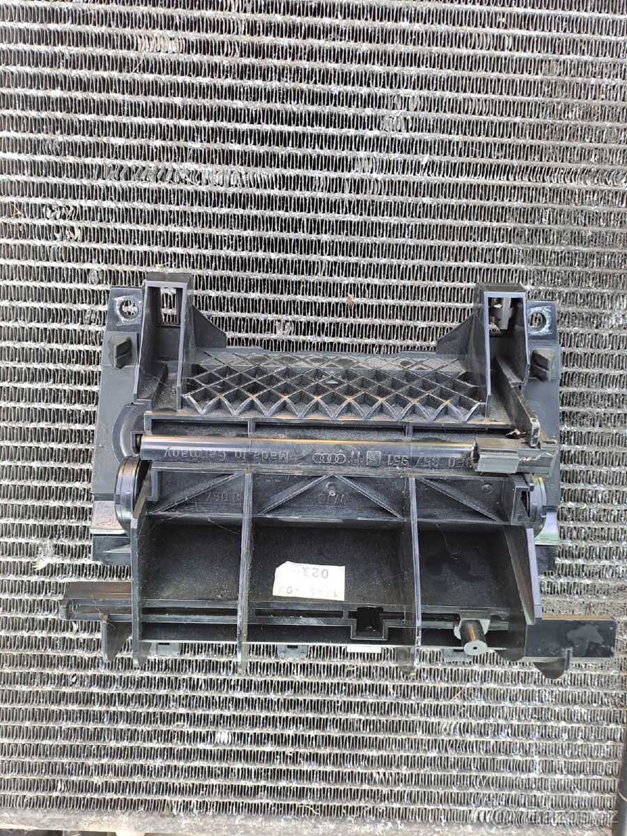 Náhradní díly na Audi A4 - 8