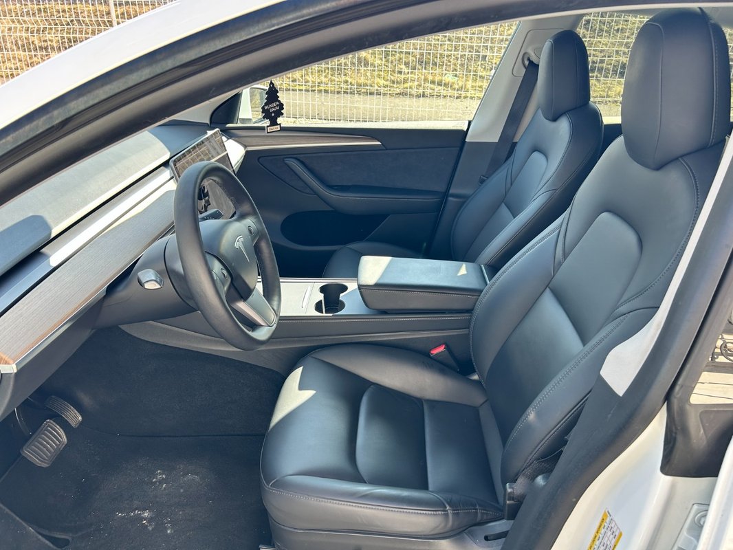 Tesla Model Y LR AWD 64 tis.km - 8