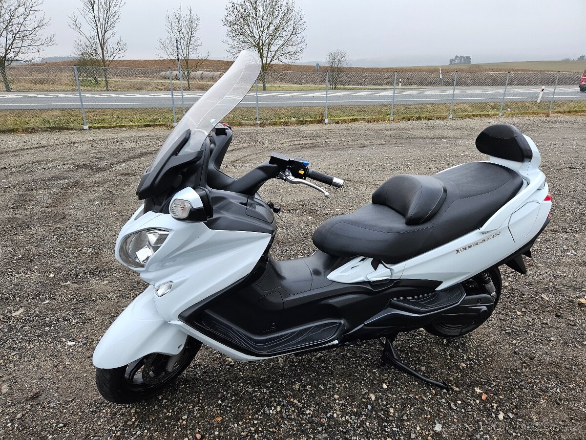 Suzuki Burgman 650 EXECUTIVE - NOVÝ MODEL EXECUTIVE - 8