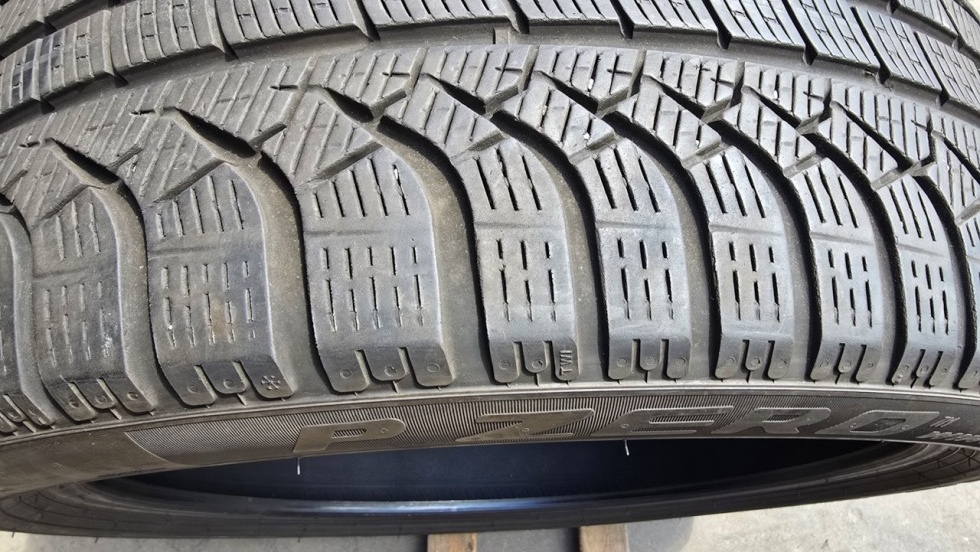 Zimní pneu 245/40/20 Pirelli - 8