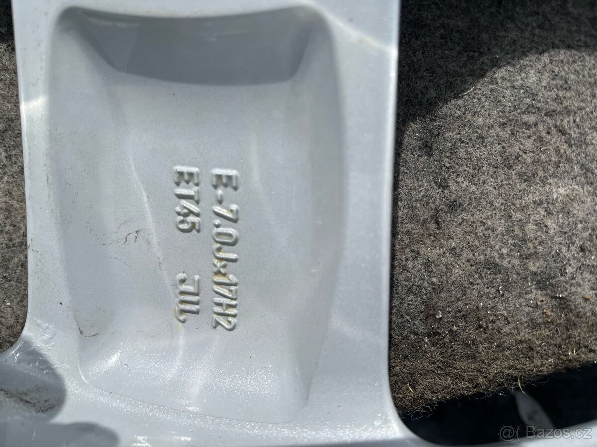 Audi Q2, kola 17" - 8