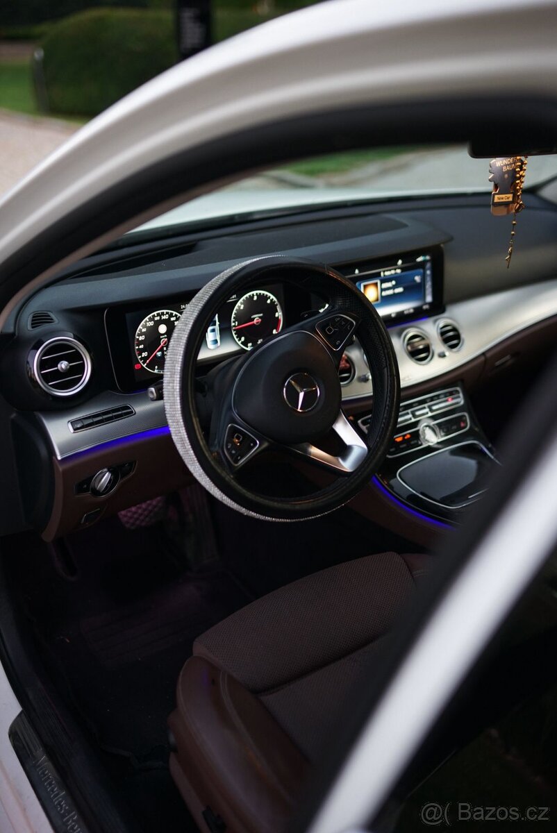 MERCEDES-BENZ E220d 143kW //2016 9G FULL LED NAVI HEAD-UP - 8