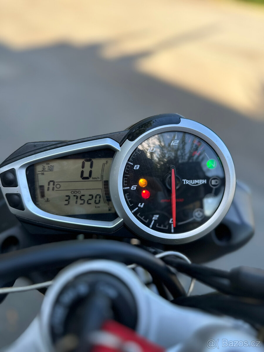 Triumph Street Triple 675 2014 | Nové pneu S22, QuickShifter - 8