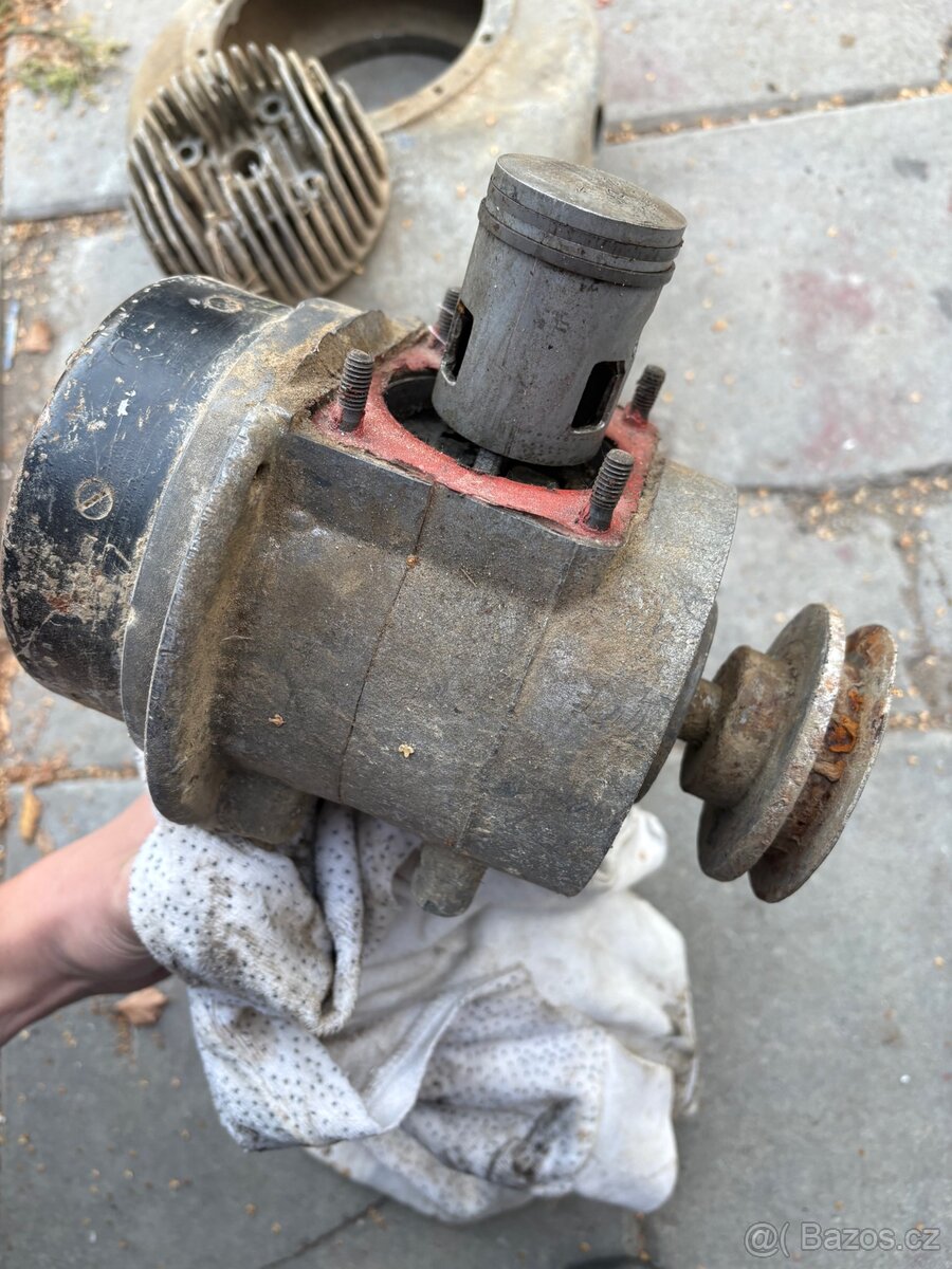 Stabilní motor ddr Simson - 8