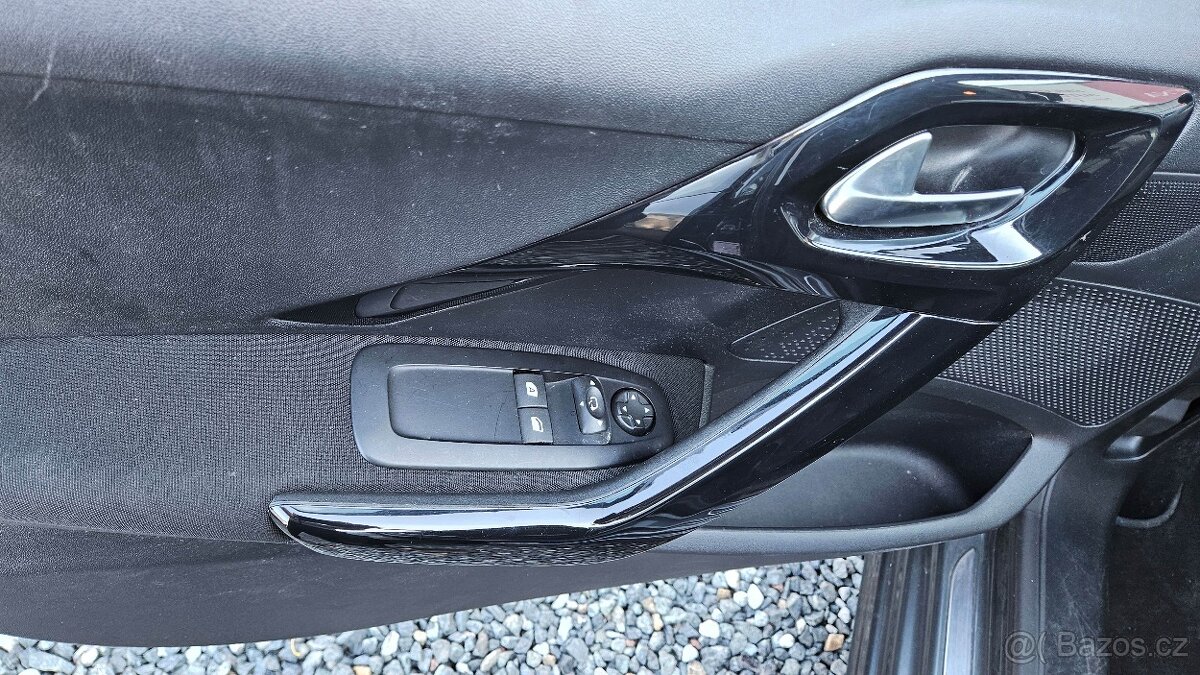 PEUGEOT 208 1,6 HDI STYLE - 8