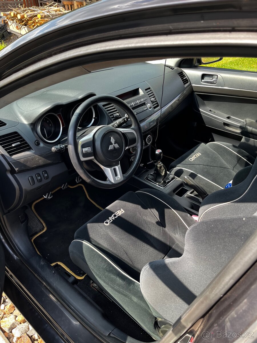 Mitsubishi Lancer Evo X - 8