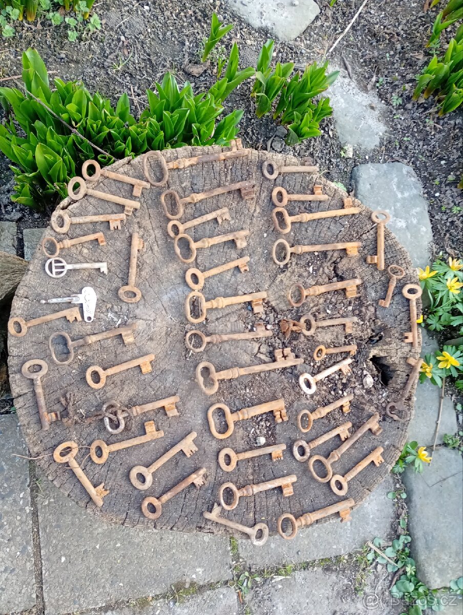 Různé Staré Klíče - 8