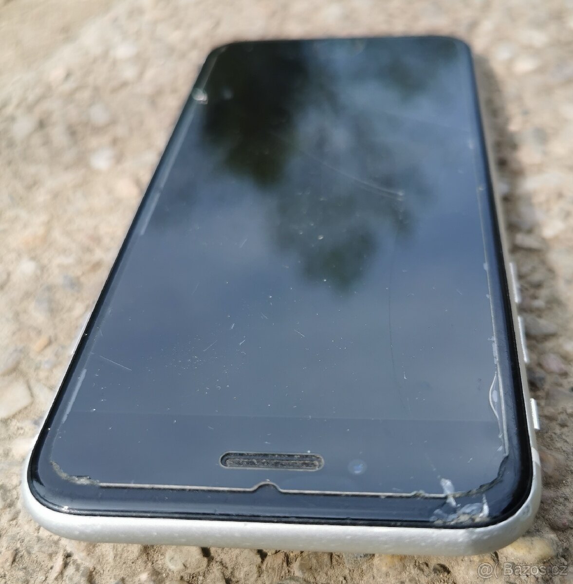 Nějaký iPhone 7 ? iPhone 8? - 8