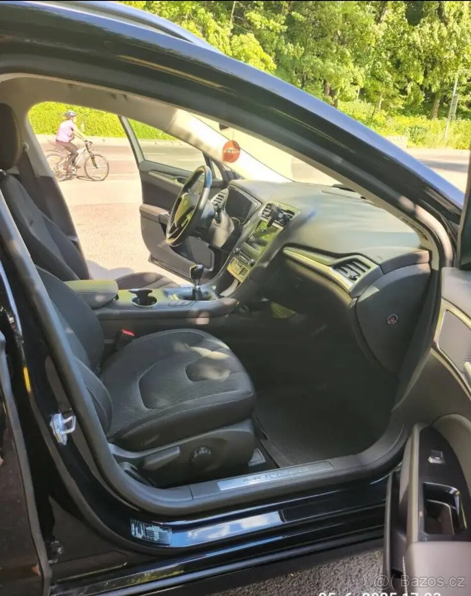 PRODÁM luxusní Mondeo kombi 2TDCi, Titanium, 110kW, 2018 - 8