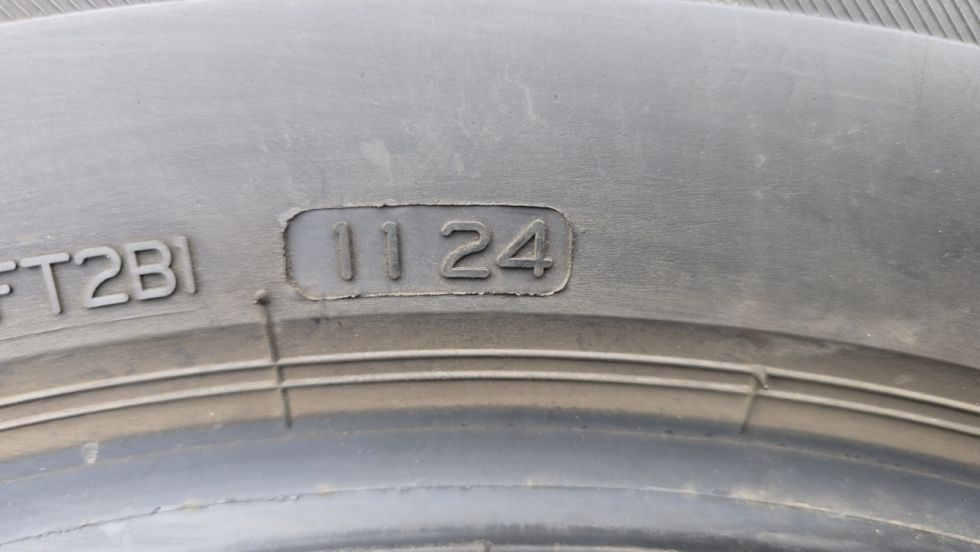 Zimní pneu 215/65/17 Bridgestone - 8