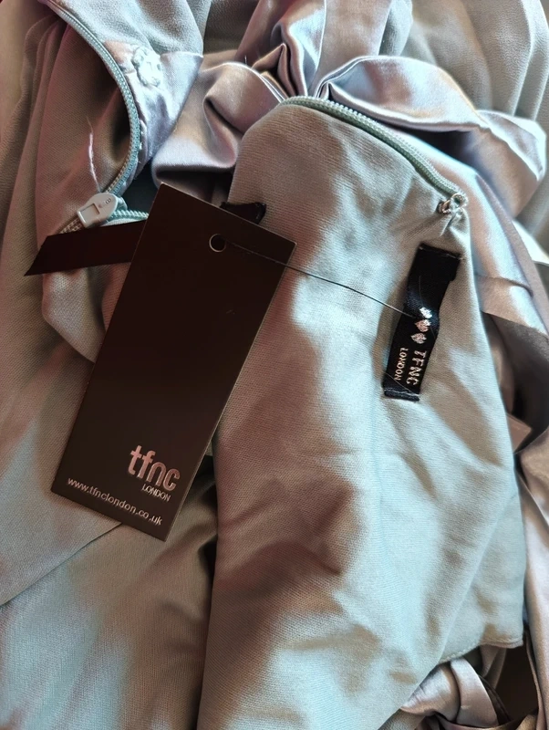 Dlouhé plesové šaty - 8