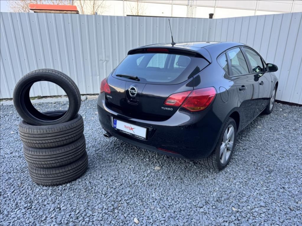 Prodávám Opel Astra 1,4 i 103kW Cosmo Sports - 8