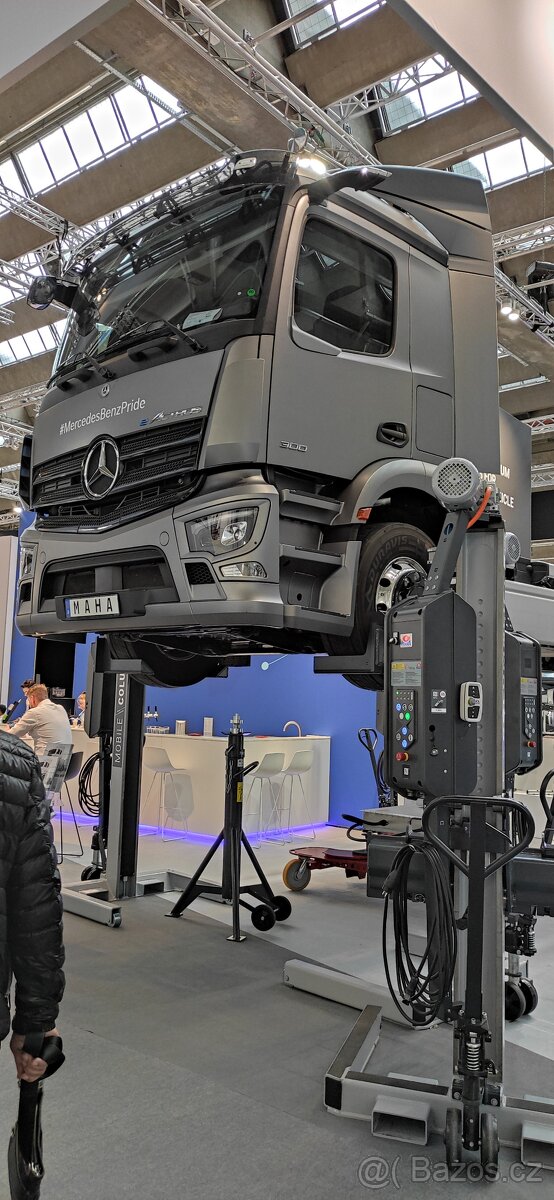 Zvedák DVOUSLOUPOVÝ se SPDNÍM/ VRCHNÍM propojením 3.5-7.5t - 8