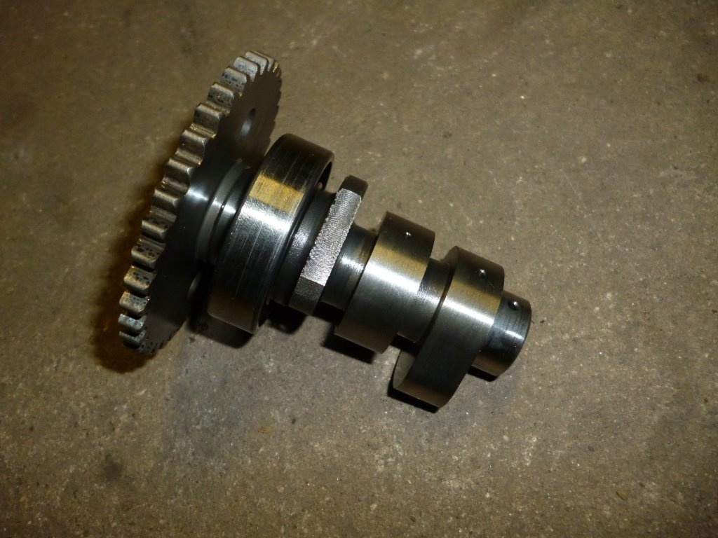 Peugeot Metropolis 400i. Vačková hřídel. Od 2013 - 8