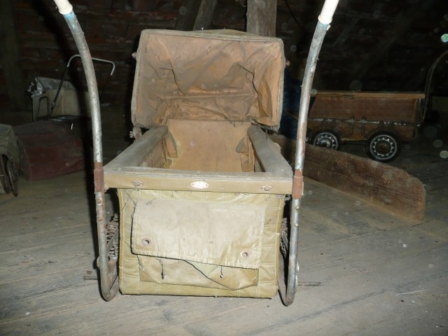 Historické kočárky ze staré půdy - 8