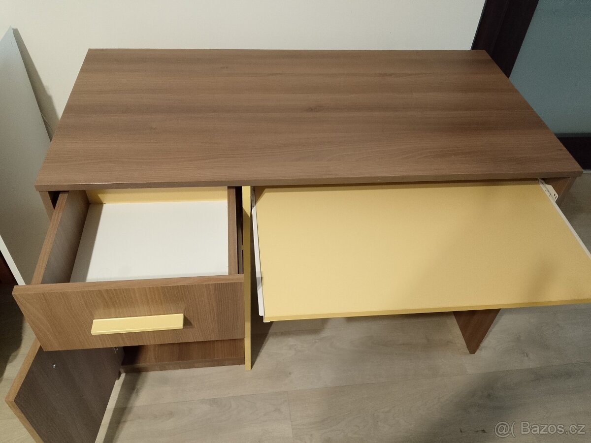 Dětský psací stůl s nástěnnou policí - 8