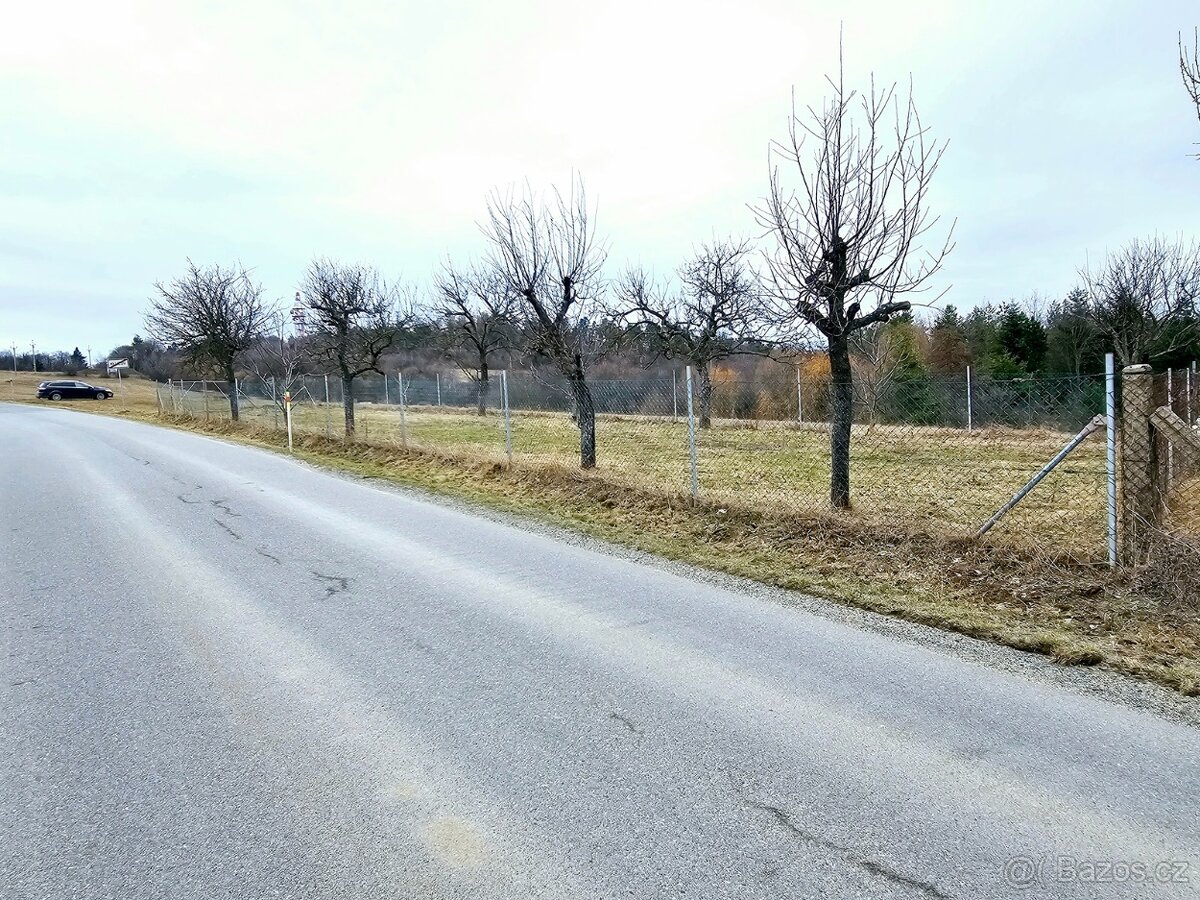 REZERVOVÁNO Pozemek v Klučově - ideální místo pro váš domov - 8