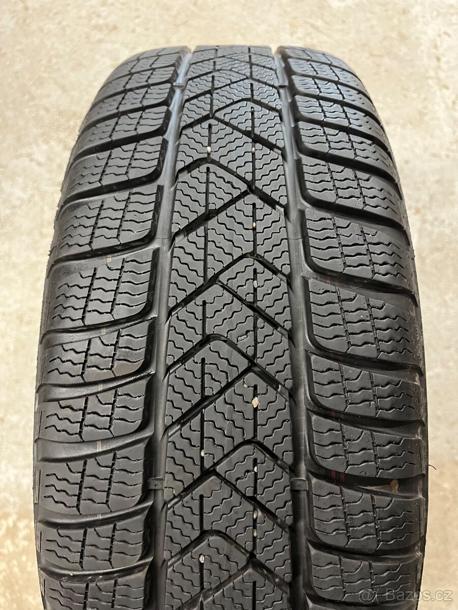 VW Golf IIV R18 Zánovní zimní sada - 8