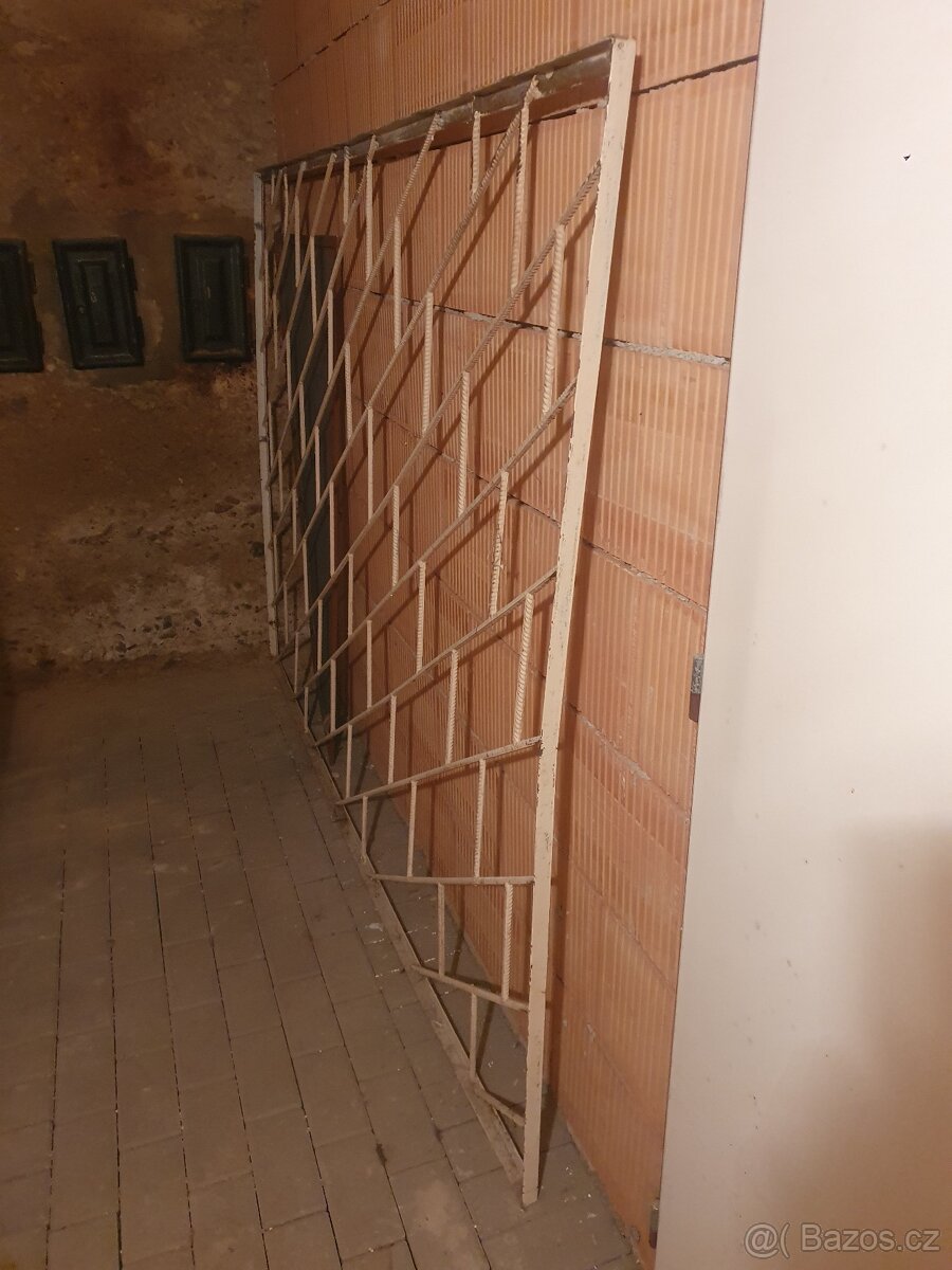 Ocelové mříže, mříž, bezpečnostní ochrana do okna - 8