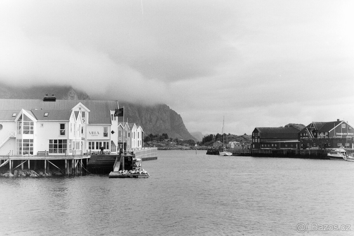 Zenit EM + Helios 58 mm f/2 + redukce na Canon EF - 8