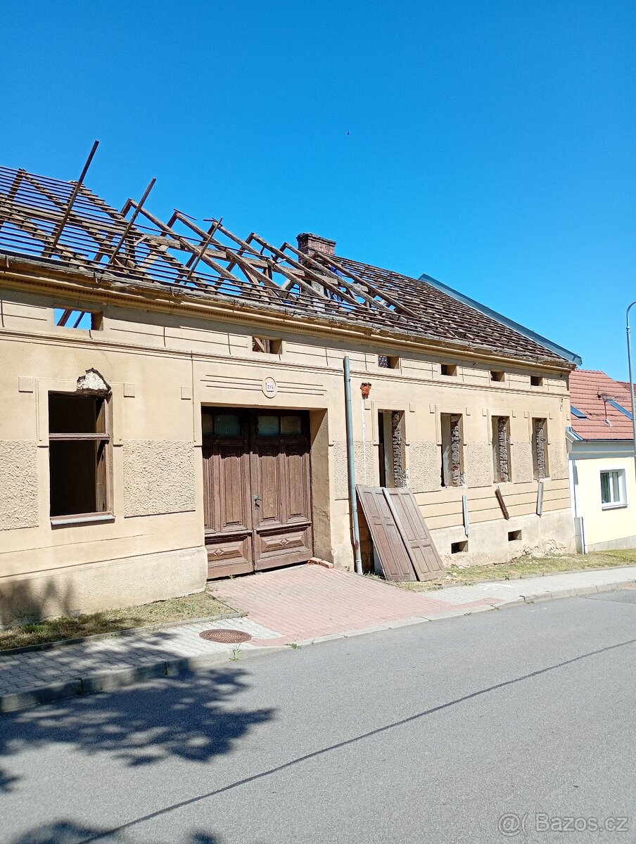 Zajišťujeme zdarma demolice starých střech a objektů - 8