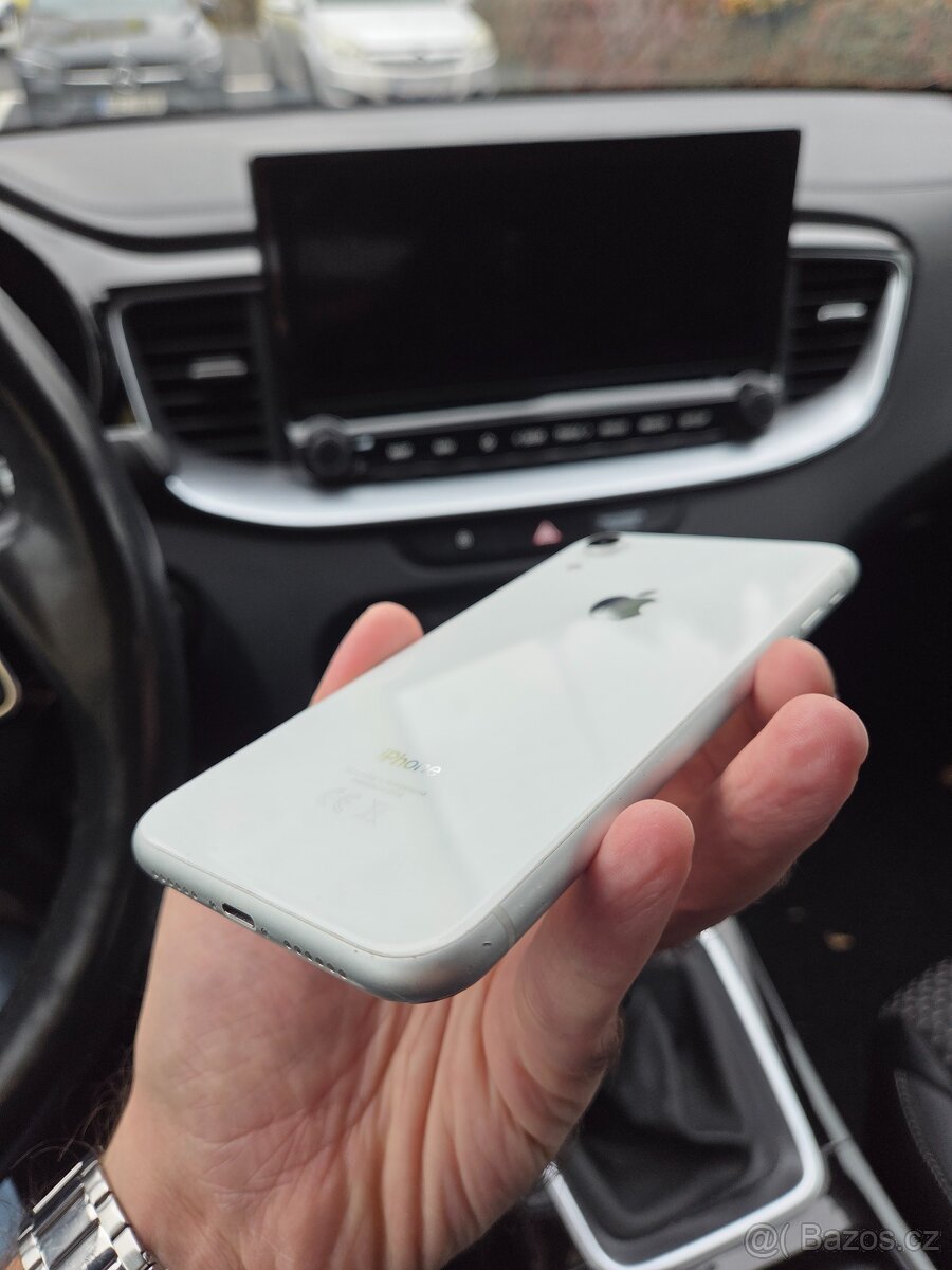 Apple iPhone Xr 64GB White - baterie 81% - 8