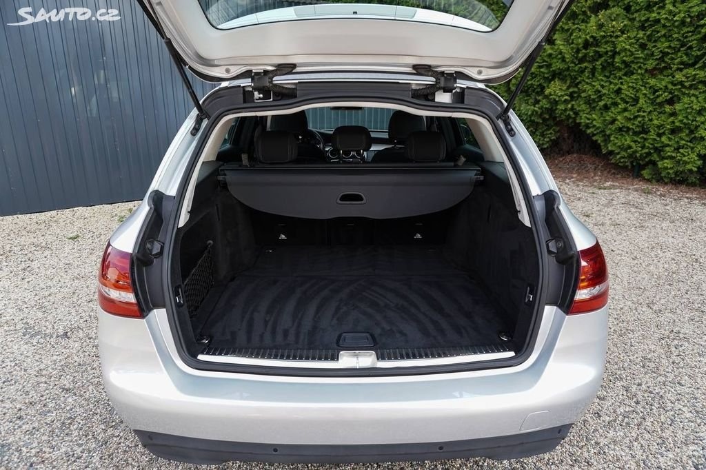Mercedes-Benz Třídy C 220D AUTO PREMIUM LED - 8