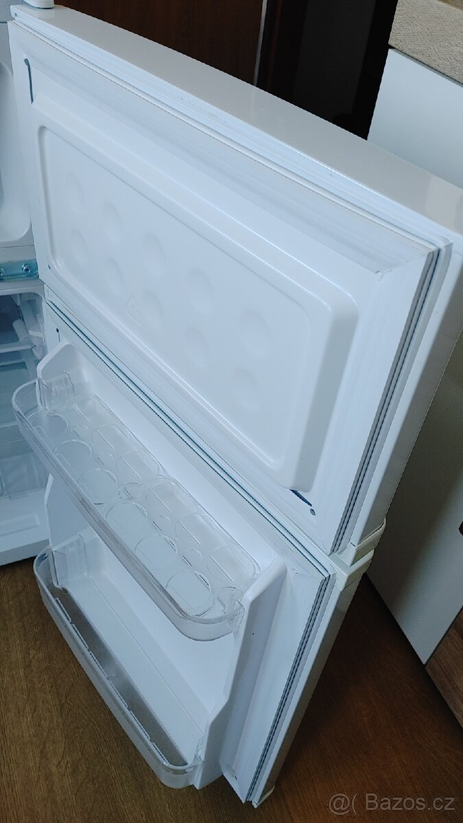 Malá lednice s mrazákem - 8