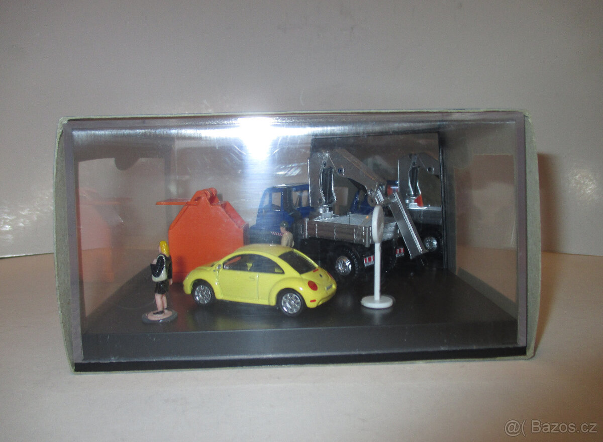 starší modely autíček auto kufr s dráhou motocykl formule aj - 8