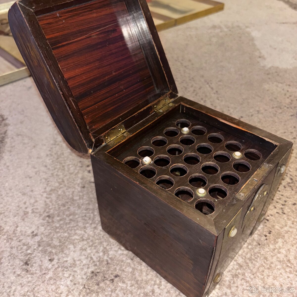 Dřevěná krabice na doutníky - 8