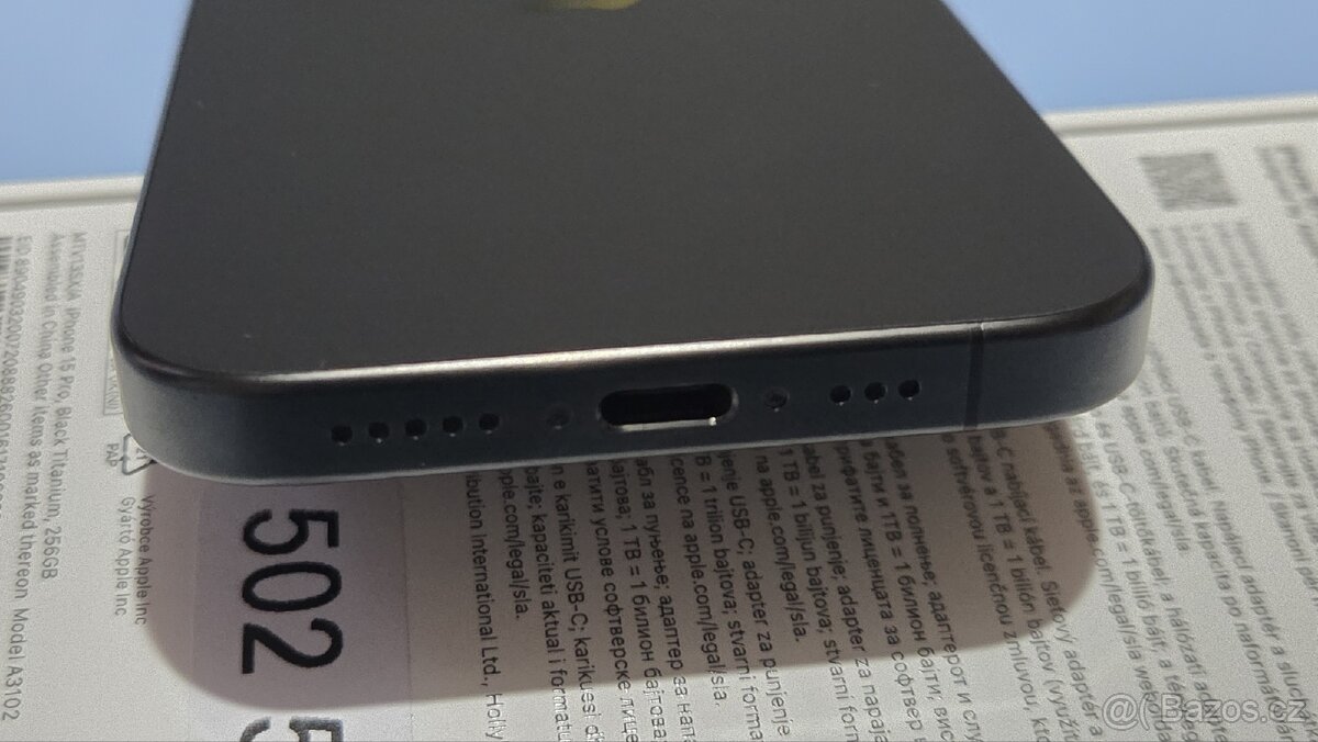 Apple iPhone 15 Pro 256GB černý - 8