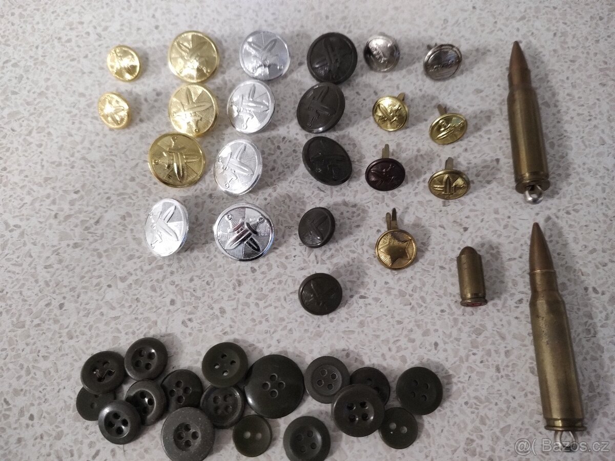 Vojenské odznaky a přezky - 8