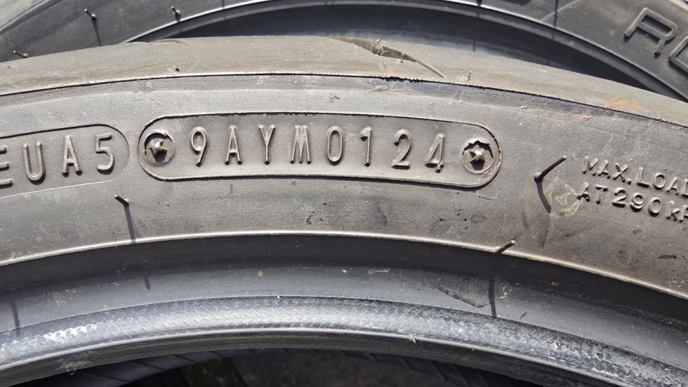 Píchlé Dunlop 180/55/17, DOT0124 - 8
