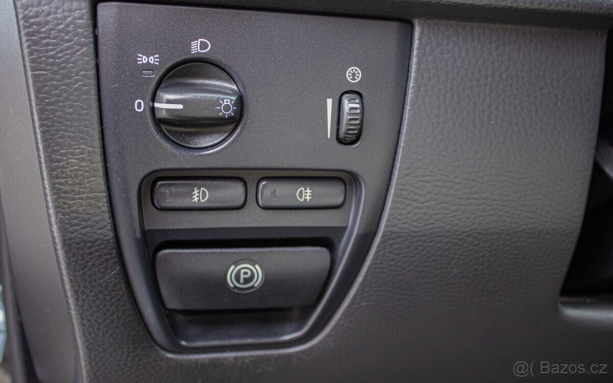 Volvo XC90 XC 90 D5 Momentum A/T - 8