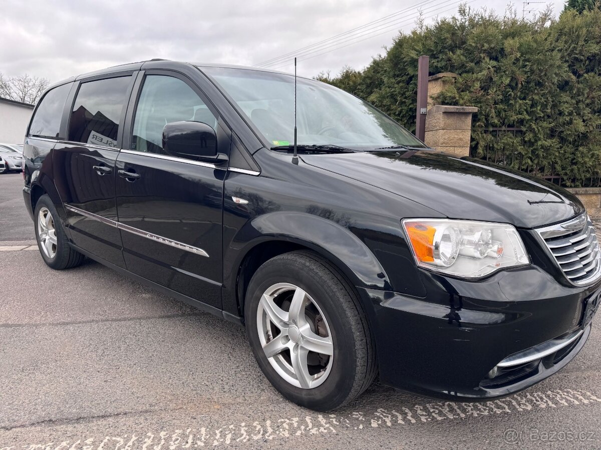 Chrysler Town Country 3,6 RT Penta DVD 2014 - 8