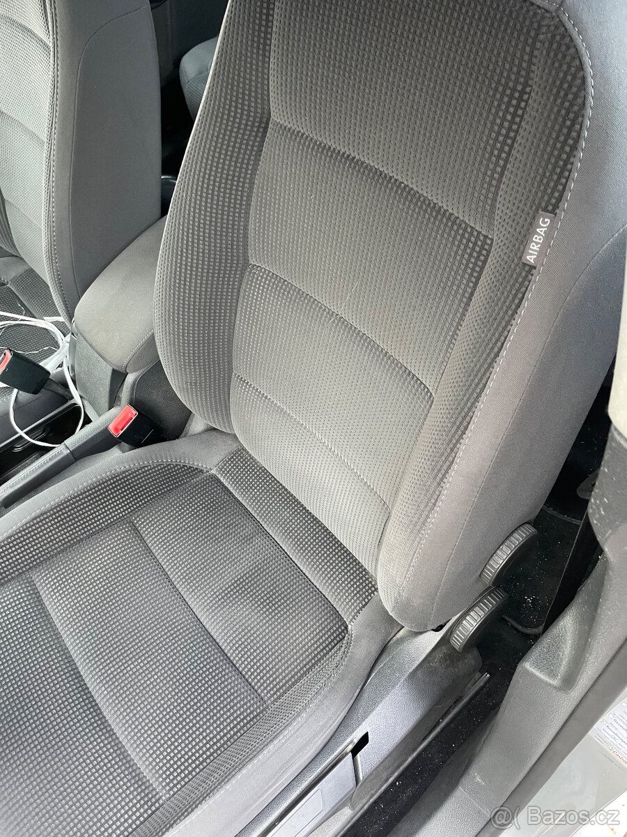 PRODÁM VOLKSWAGEN GOLF V 1.9 TDi - 8