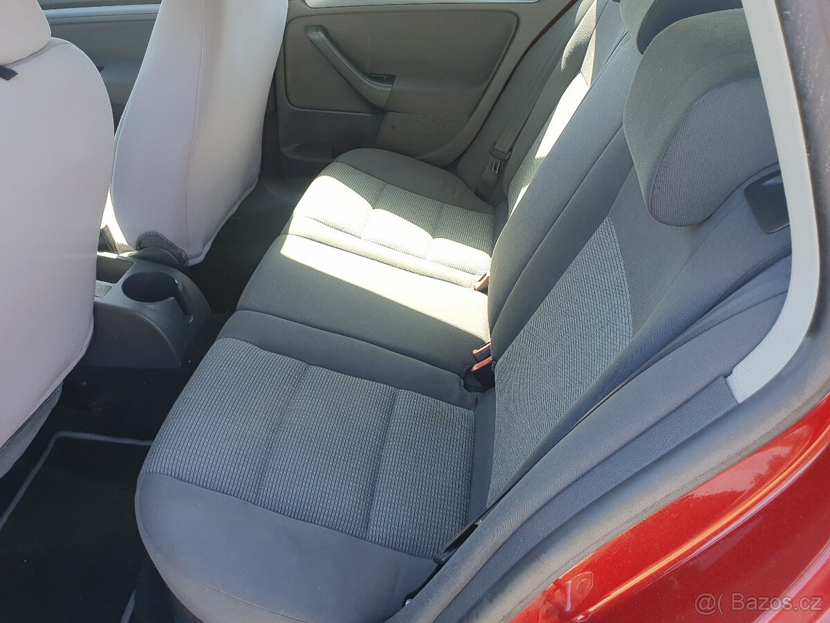 Vw Golf variant 1.6 MPI nová stk - 8
