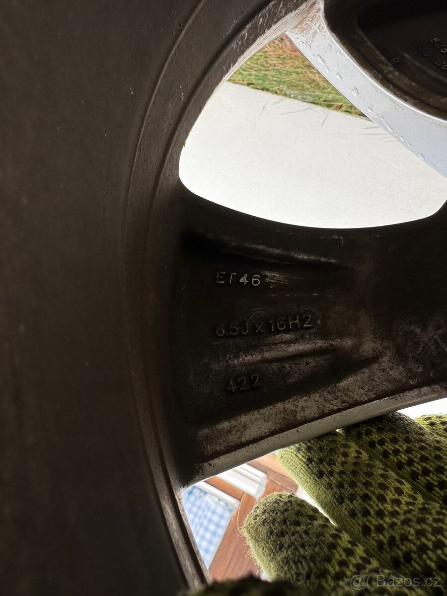 Zimní sada pneu 205/60/16 + disky Octavia - 8