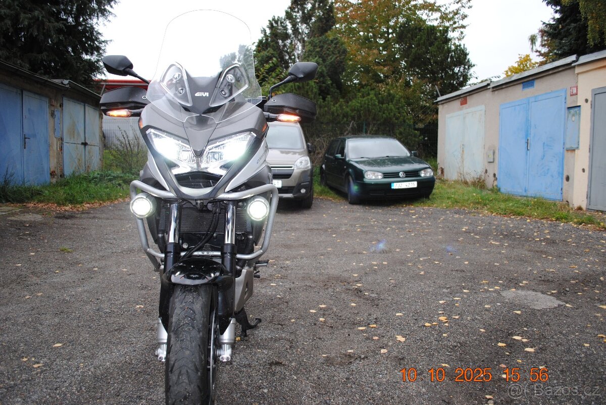 PRODÁM HONDU VFT 800X CROSSRUNNER 2016 NOVÝ MODEL - 8